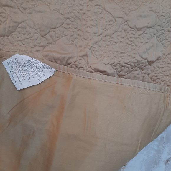 FIELDCREST Luxury Standard Sham Gold (1 sham) - Picture 7 of 9